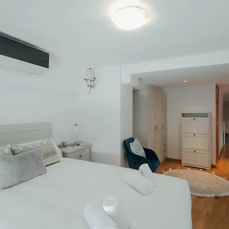 Апартаменты Cozy Next To The Alameda -2bdrm 1,5 Bath Севилья